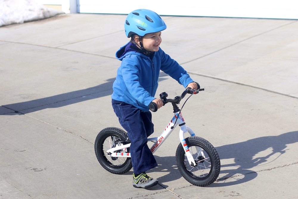 preschooler smiling while riding the saracen balance bike