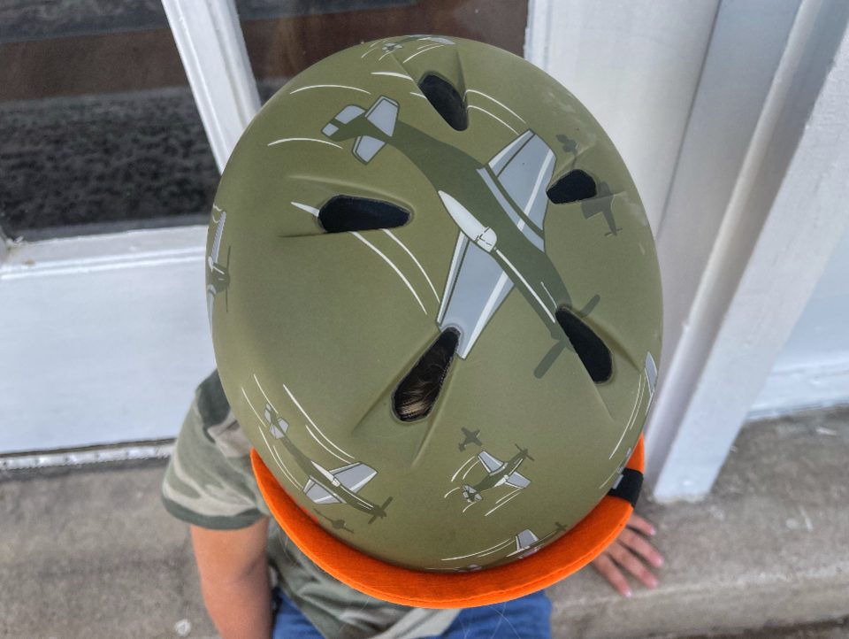 Top of Bern Nino helmet, with 5 vents