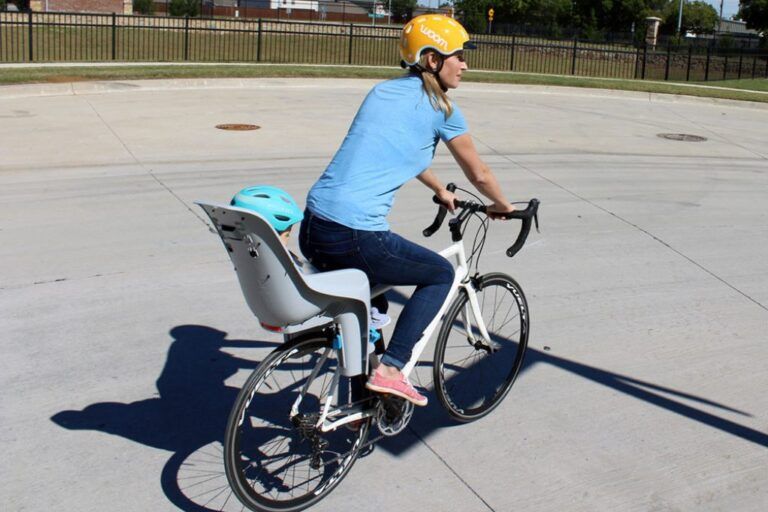 mom riding with a toddler in a thule ridealong lite child bike seat