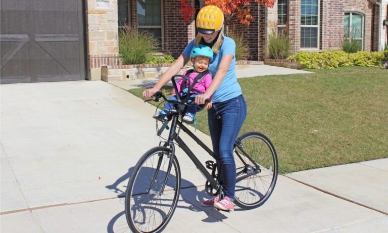 mom riding with her daughter in the thule yepp nexxt mini child bike seat