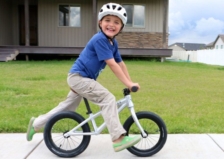 preschooler riding the early rider trail rider