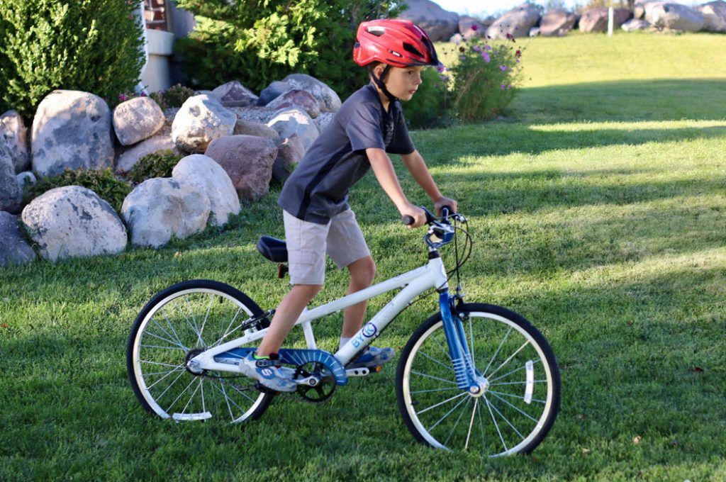 boy riding the ByK E-450x3i bike