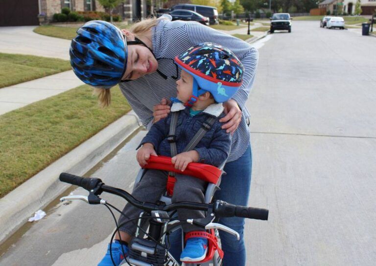 toddler riding in the Peg Pergo Orion child bike seat with mom watching