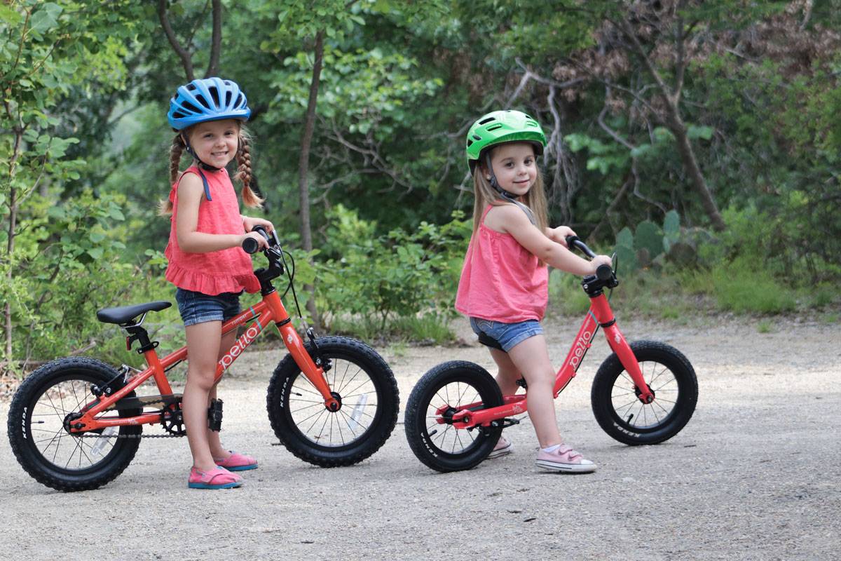 4 year old on Pello Romper 14" kids bike next to her 3-year-old sister on the Pello Ripple balance bike