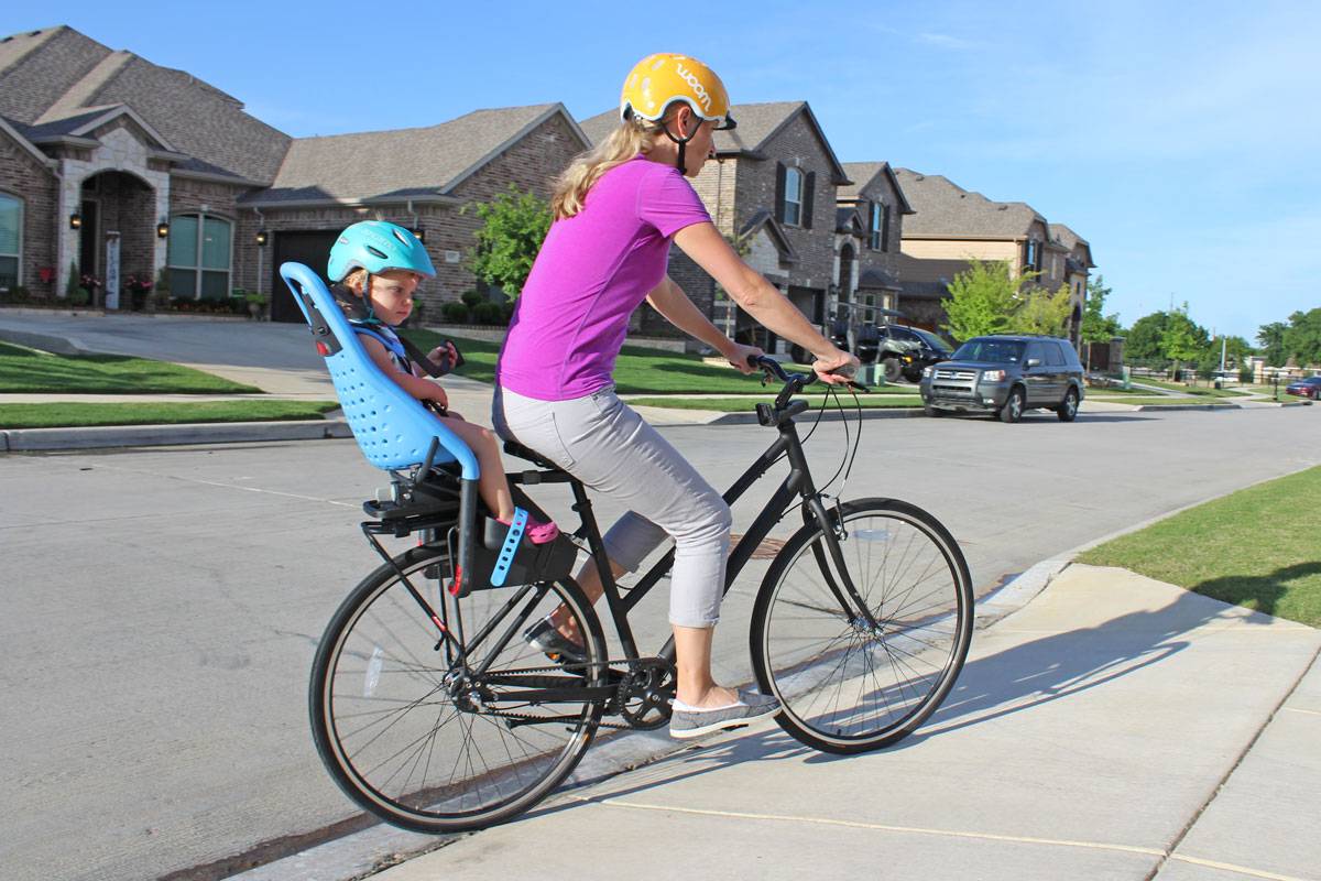 Mom riding with toddler in Thule Yepp Maxi child bike seat