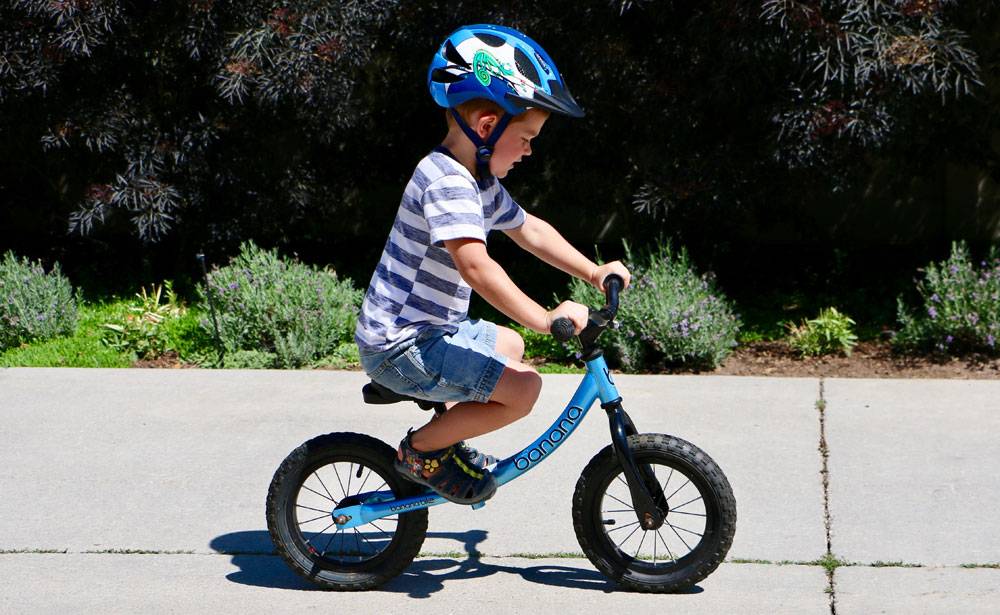 4 year old riding the Banana Bike GT balance bike and wearing the Uvex Hero bike helmet