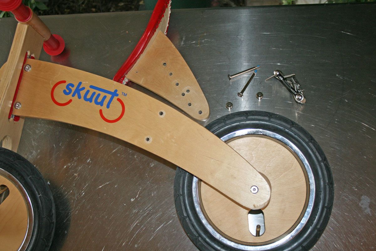 Adjustment holes for seat height on the Skuut wooden balance bike