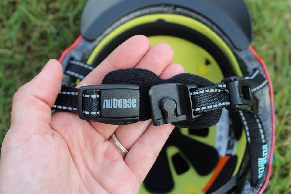 Nutcase Little Nutty Fidlock magnetic buckle