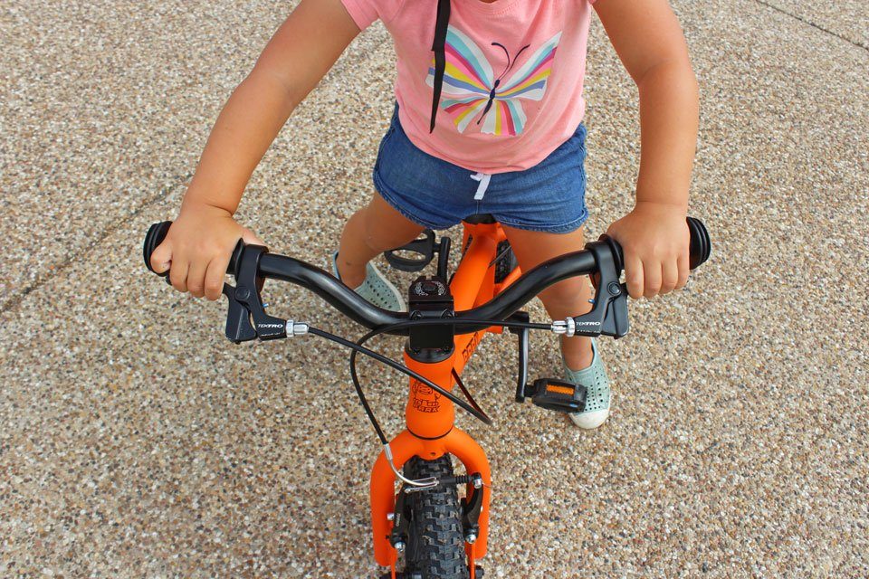 Dual handbrakes on the Park Cycles 14" kids bike