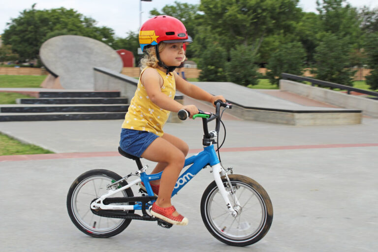 toddler riding woom 2 14 inch bike at the skate park