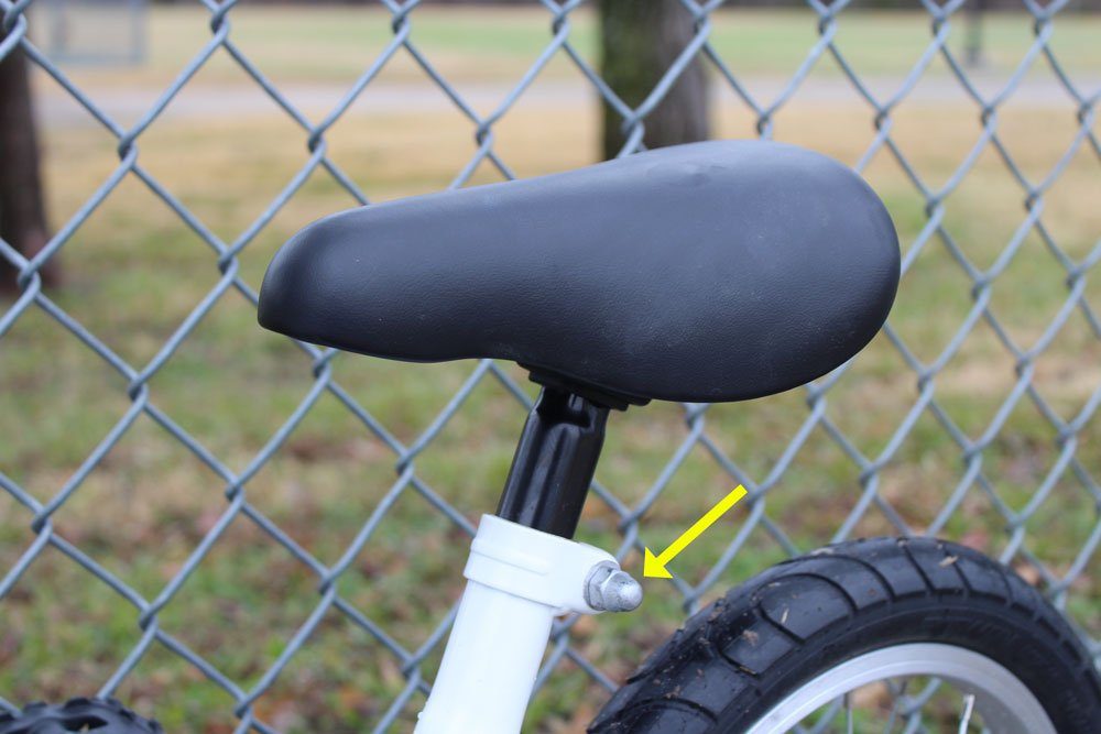 Btwin 14 saddle and seat post with bolt for adjusting height