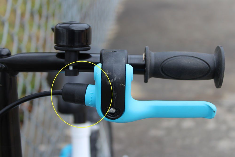 Btwin 14 braking lever with plus minus signs for adjustment