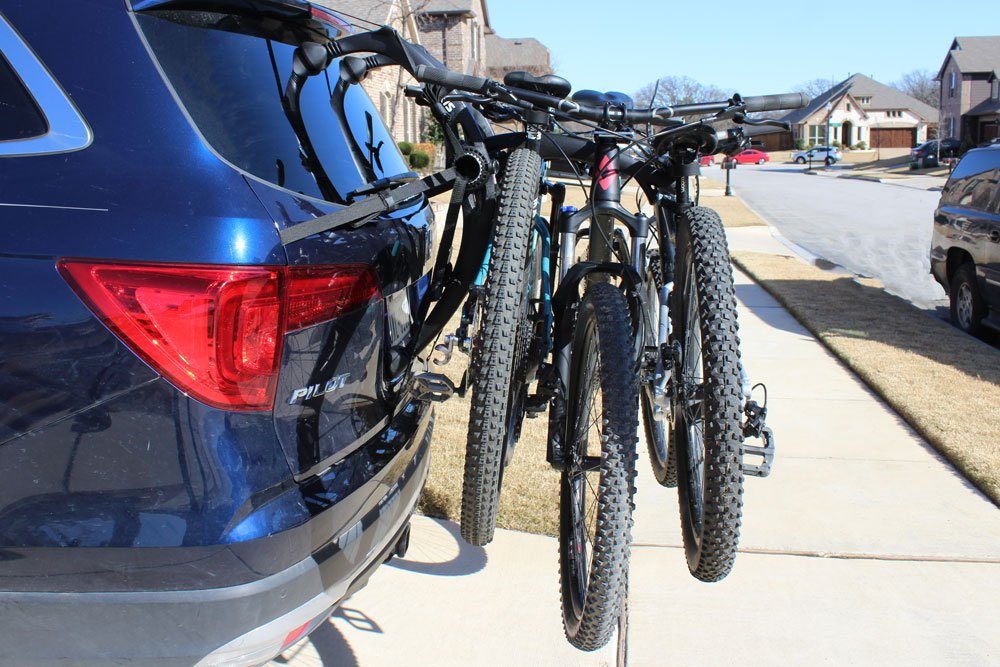 Saris Bones EX 3 loaded up with three mountain bikes. Shown from the side