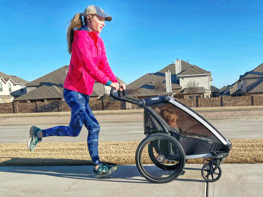 Mom running with Thule Chariot Lite in stroller mode