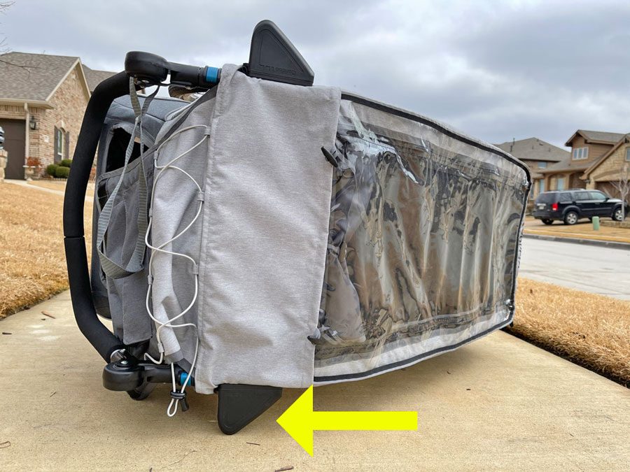 Side head protectors on Kidgoo prevent side of trailer coming into contact with the ground