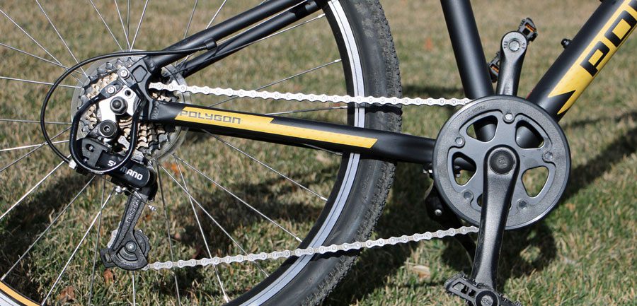 close up image of the drivetrain of the polygon premier kids bicycle