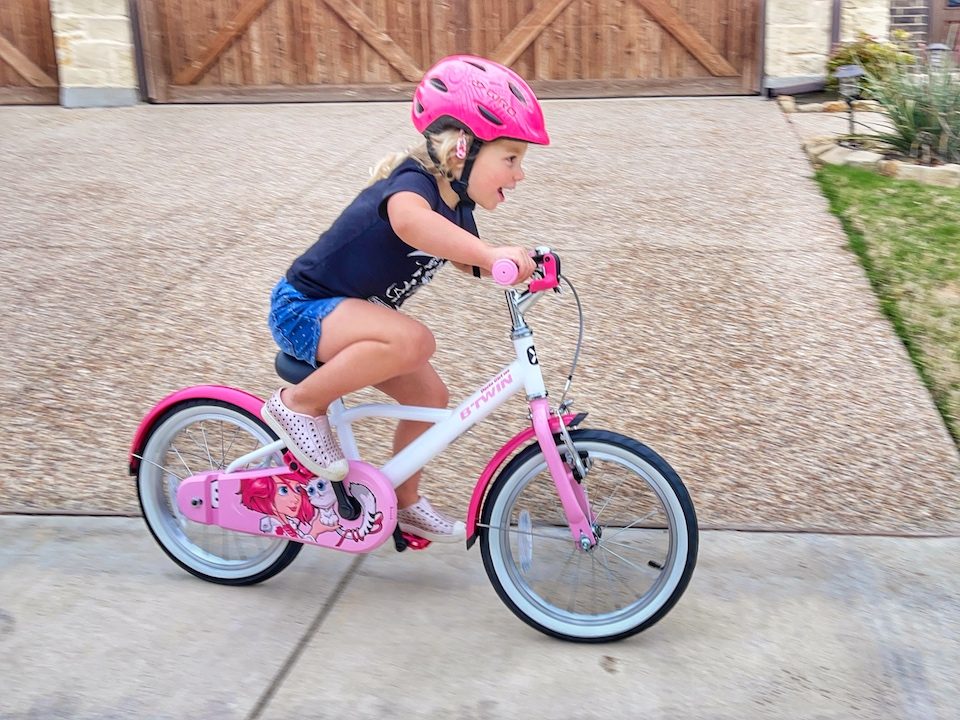 young girl riding the decathlong btwin 16