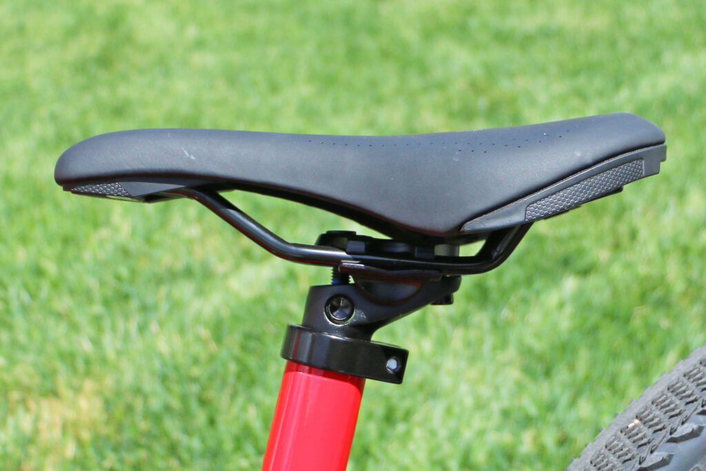 padded seat on the Specialized jett kids bike