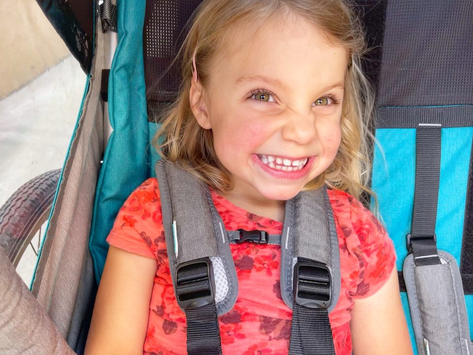 Chest trap clipped on a toddler in the Speedkid