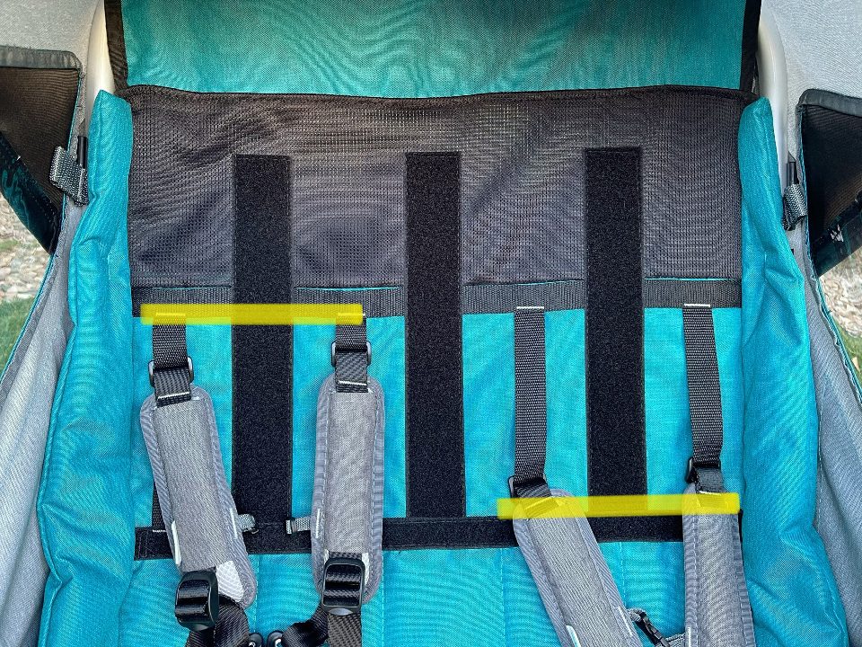 Shoulder straps set to lowest and highest spots in the Speedkid double capacity trailer