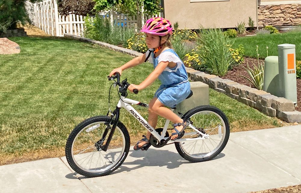 Young girl riding the Rockrider 20 inch btwin bike