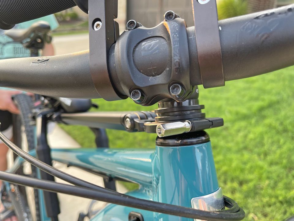 Handlebar turned to show clearance with silver hand tightener on Shotgun Pro front clamp