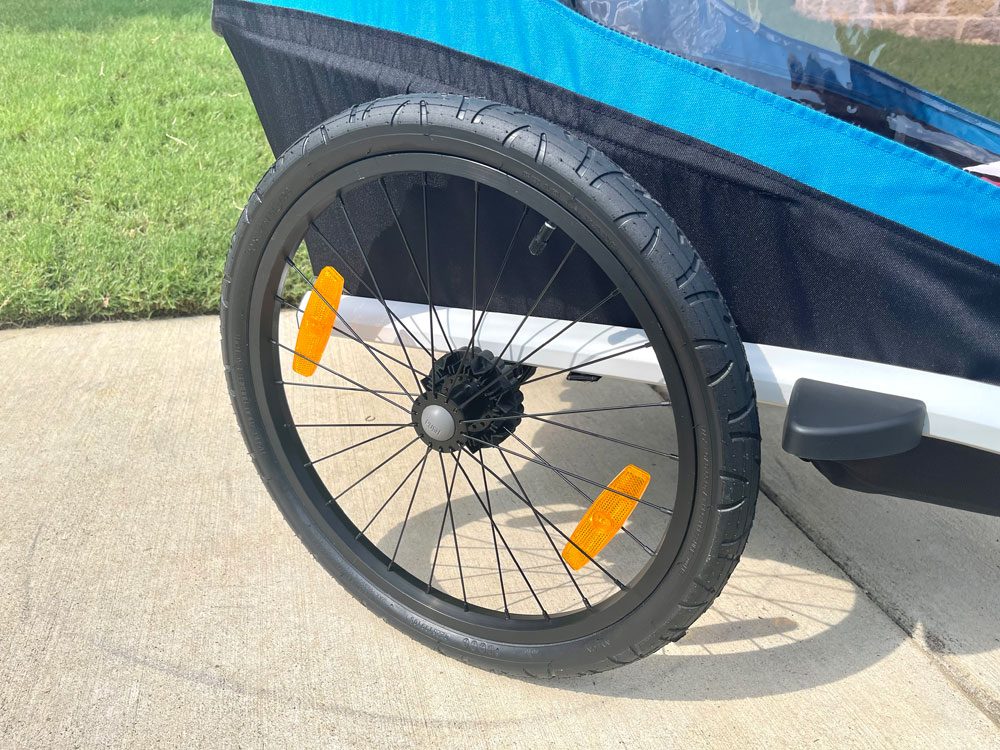 20 air tire on metal rims of Hamax traveller bike trailer