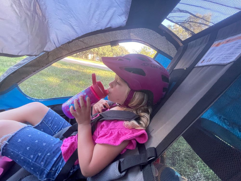 Seat back of Hamax Traveller has plenty of space for helmets