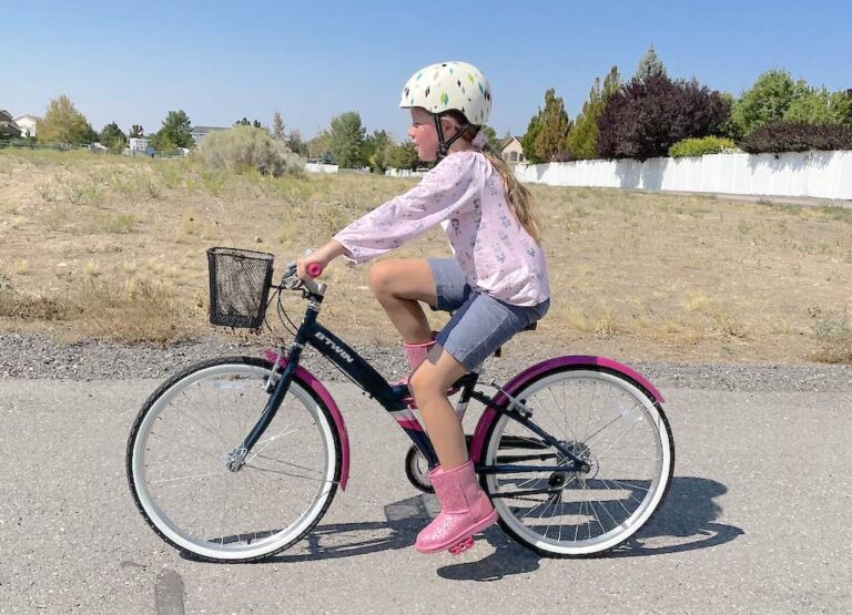 Girl riding Btwin Original 500 bike with basket and fenders