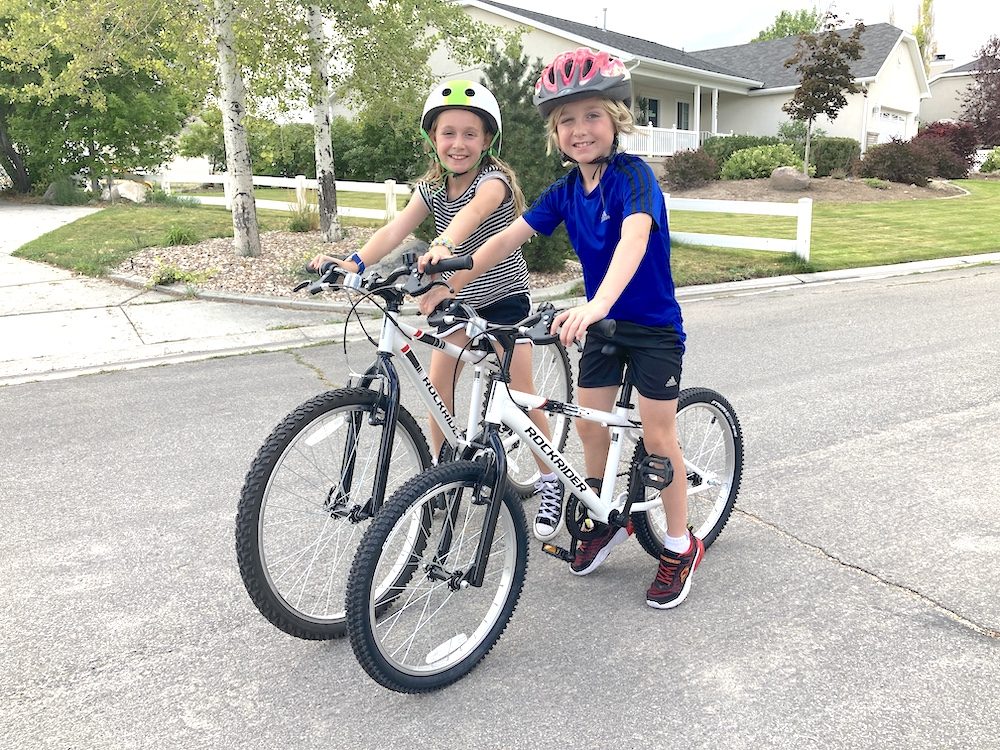 a girl on a 24 inch Rockrider next to a boy on a 20 inch Rockrider kids bike