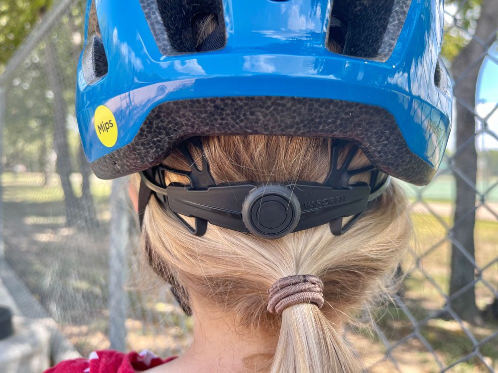 Rear dial adjust knob of Smith Youth bike helmet