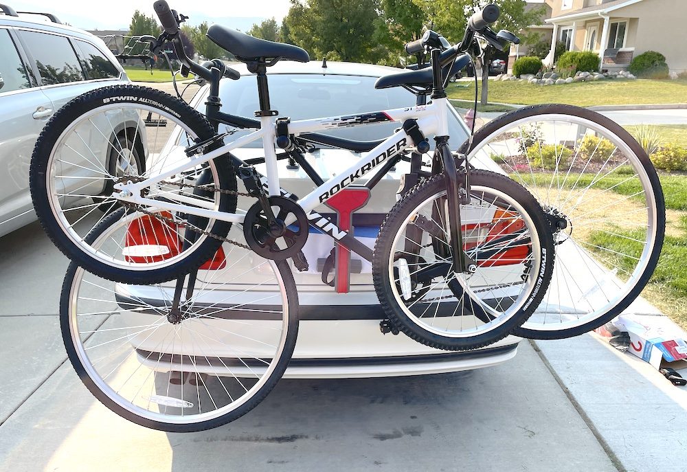 Allen Ultra Compact trunk bike rack mounted with 2 bikes