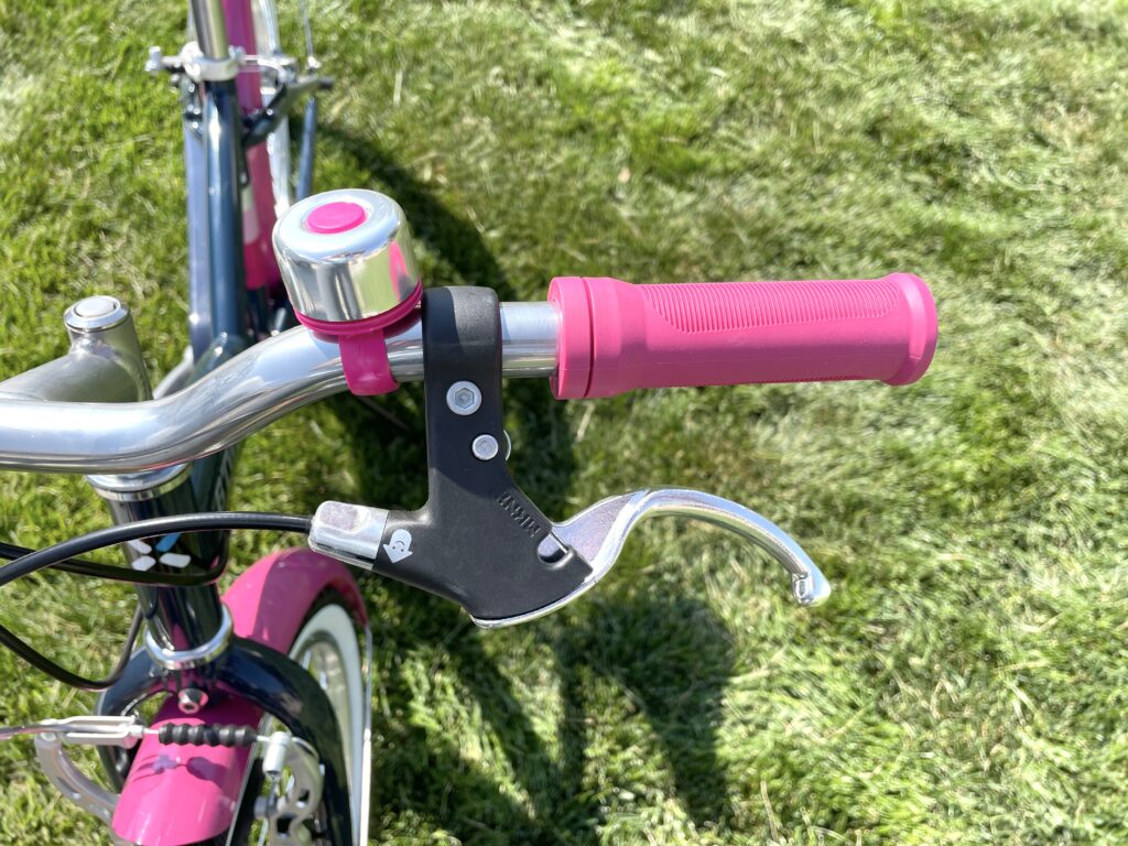 close up of the hand brake on the btwin Original 500