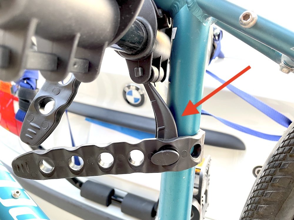 anti-sway brackets of the thule passage trunk bike rack