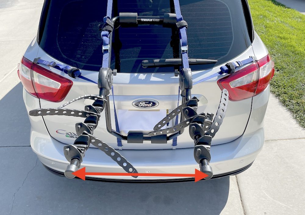 distance between the support bars on the Thule Passage