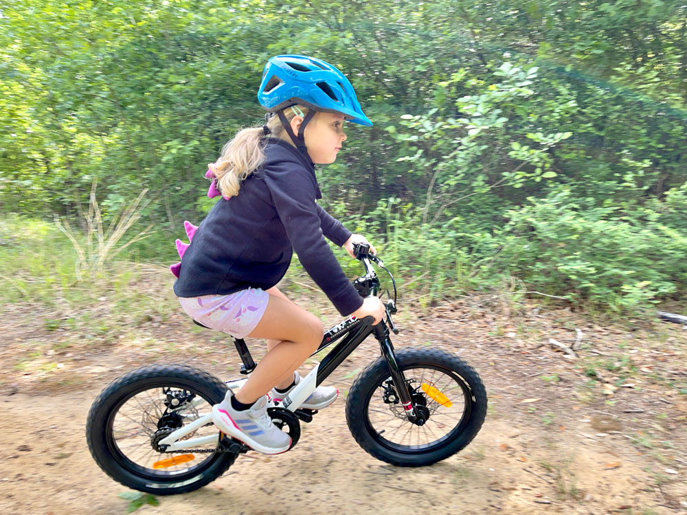 Child riding Commecal Ramones 16 on dirt trail
