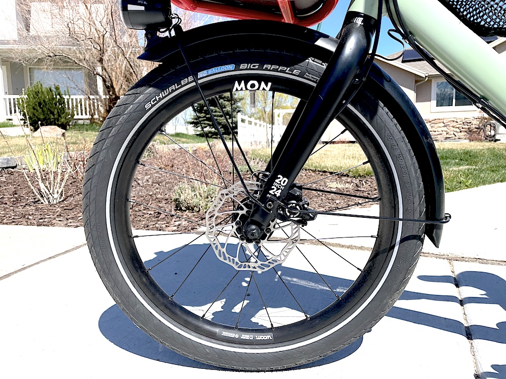 Big Apple tires on the woom NOW kids commuter bike