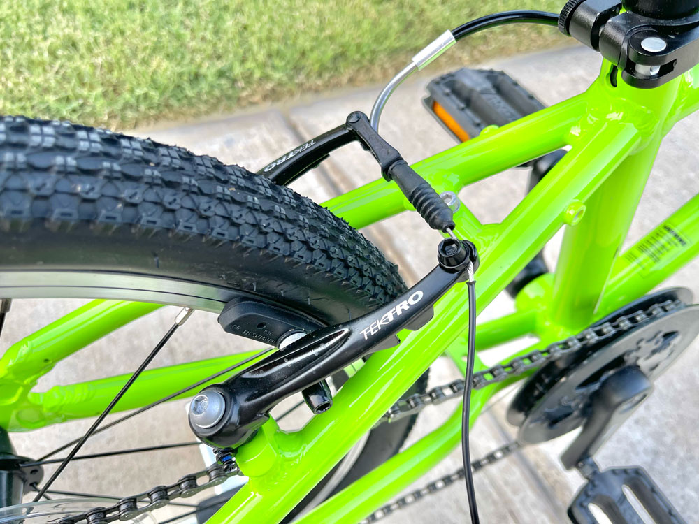 Tektro v-brake levers on rear wheel of Frog 52