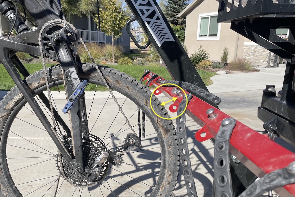 Rear tire of a mountain bike not making contact with the bottom bar of the Velocirax