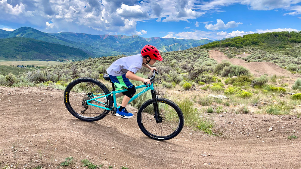 10 year old riding single track on Pello Roovi 27.5 inch kids bike