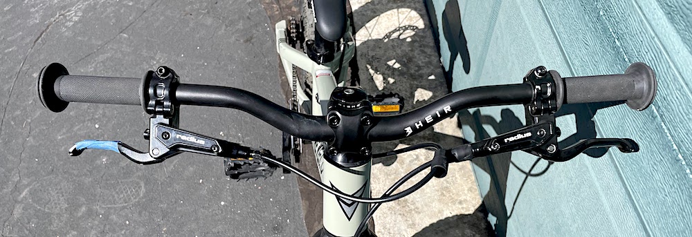 close up image of the handlebar and grips on the Zulu One