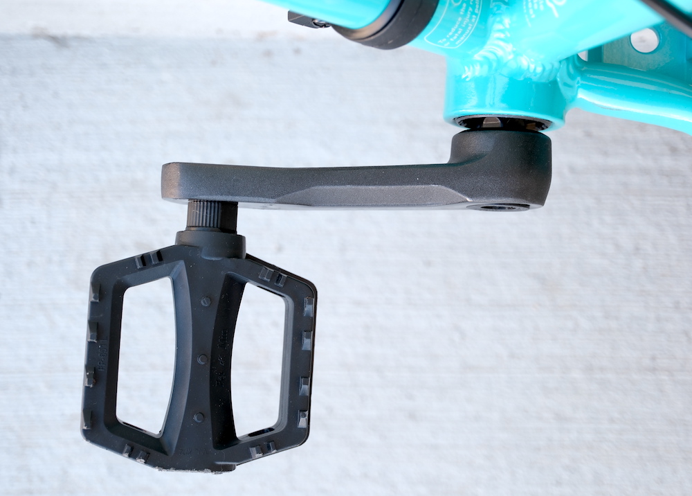 crank arm and pedals of the Pello Revo