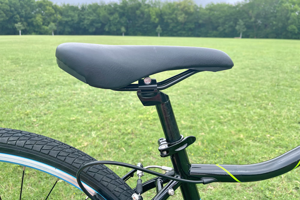 Padded saddle and quick release seat post of Guardian 26