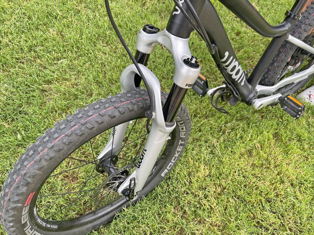 Front air suspension fork of woom OFF AIR 4 kids mountain bike