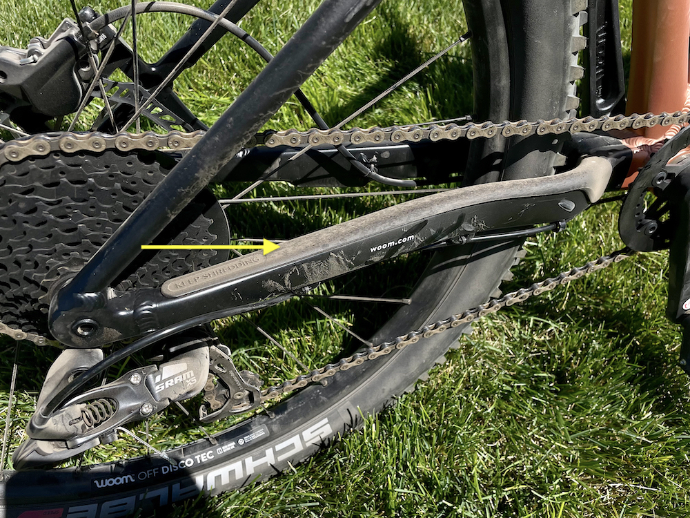 integrated chainstay protector on the woom off AIR kids mountain bike