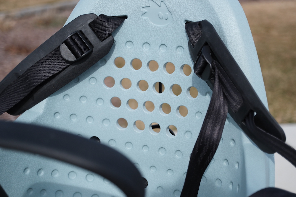 Ventilation holes on the Thule Yepp Mini 2