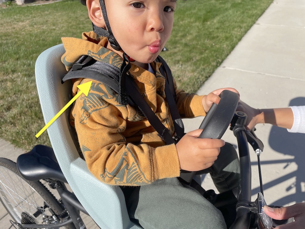 rubberized shoulder pad on the Thule Yepp Mini 2