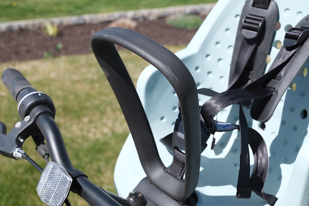 u shaped child handlebar on the Thule Yepp Mini 2