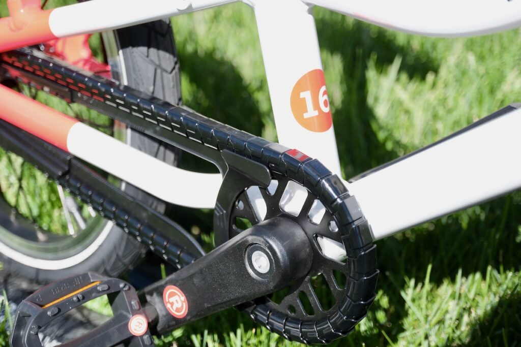 Fully enclosed chainguard on the Biky Bikes 16