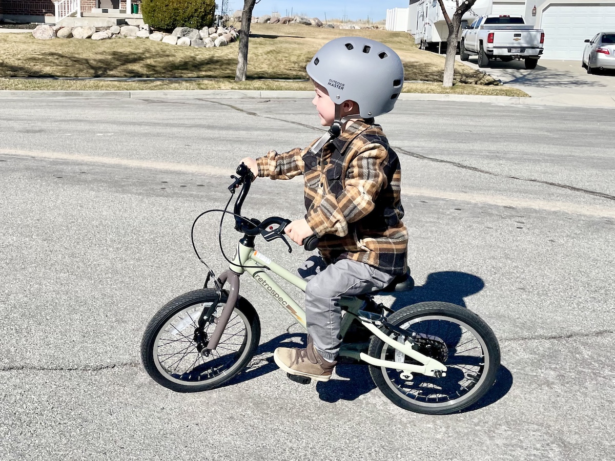 child riding the retrospec koda plus 16 inch